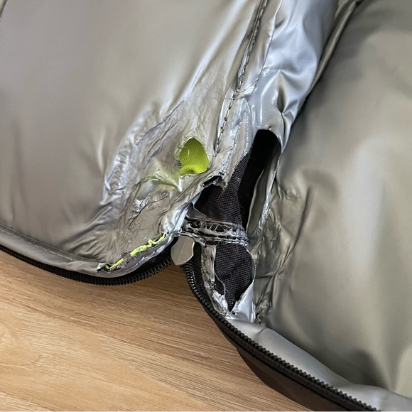 Nike Black and Neon Green Lunch Bag - Picture 4 of 5